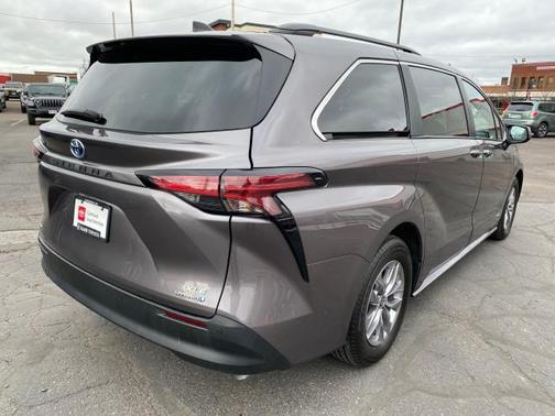 2021 Toyota Sienna XLE 7 Passenger