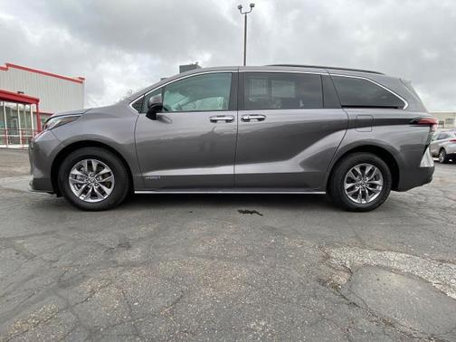 2021 Toyota Sienna XLE 7 Passenger