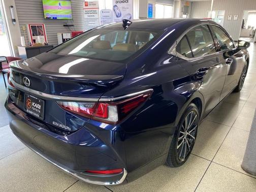 2024 Lexus ES 300h Premium