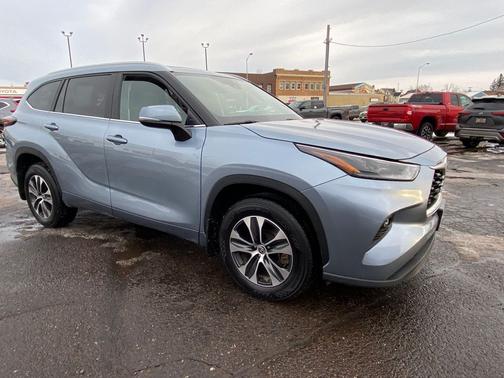2024 Toyota Highlander XLE