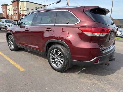 Ooh La La Rouge 2019 Toyota Highlander XLE
