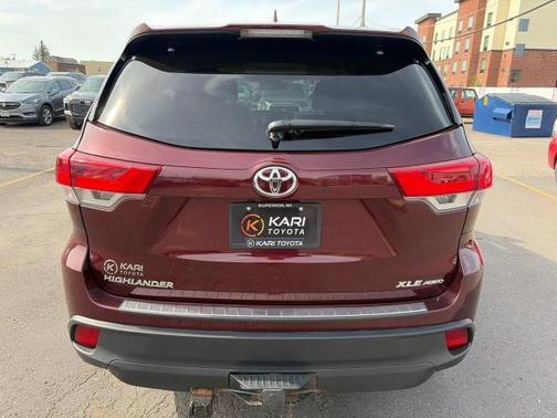 Ooh La La Rouge 2019 Toyota Highlander XLE