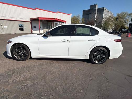 Alfa White 2018 Alfa Romeo Giulia Ti Sport