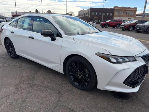 Wind Chill Pearl 2022 Toyota Avalon Hybrid XSE