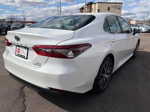 Wind Chill Pearl 2022 Toyota Camry Hybrid XLE