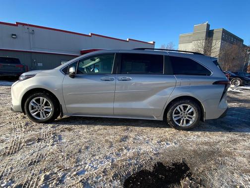 2023 Toyota Sienna XLE