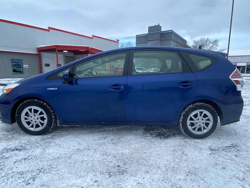 2017 Toyota Prius v Four