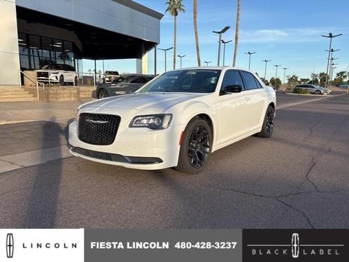 2019 Chrysler 300 Touring