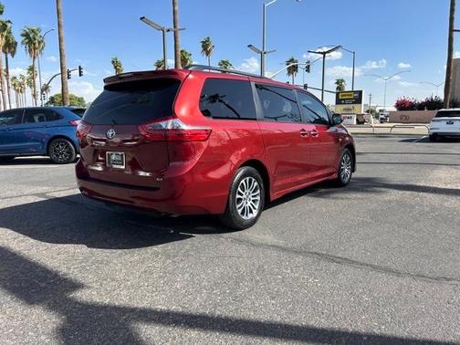 2020 Toyota Sienna XLE
