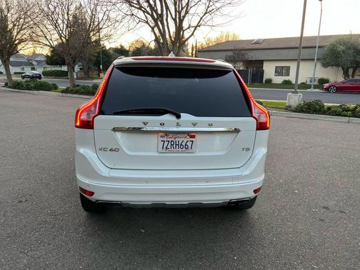 2016 Volvo XC60 T5 Drive-E Premier