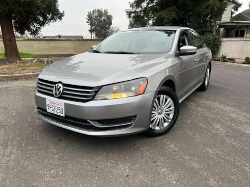 2014 Volkswagen Passat 1.8T Auto S