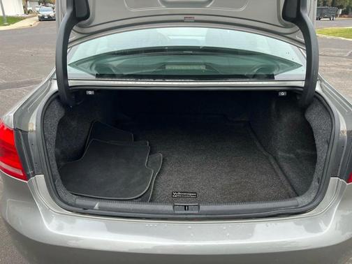 2014 Volkswagen Passat 1.8T Auto S