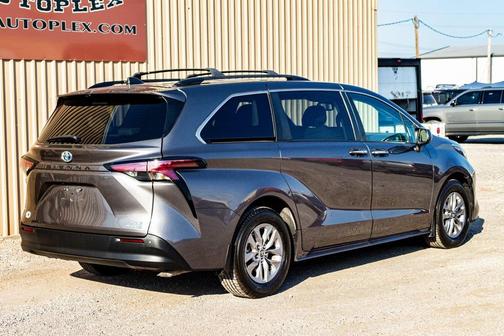 2022 Toyota Sienna XLE