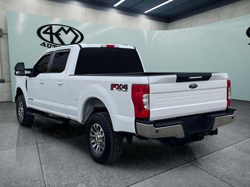 Oxford White 2022 Ford F-250 Lariat
