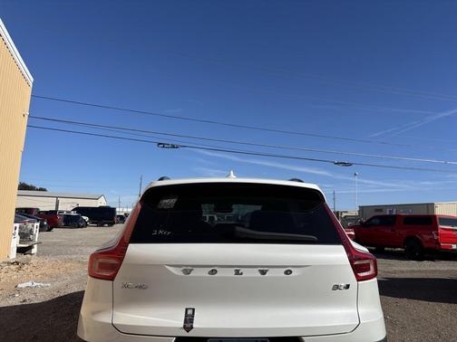 2025 Volvo XC40 B5 Plus Dark Theme