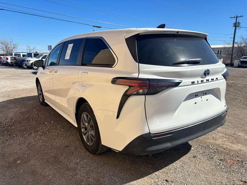 2024 Toyota Sienna LE