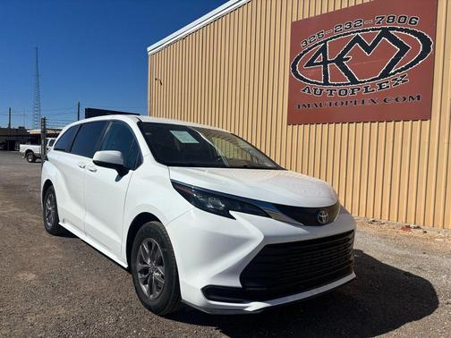 2024 Toyota Sienna LE