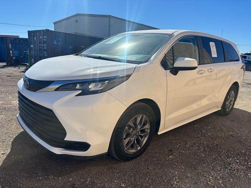 2024 Toyota Sienna LE