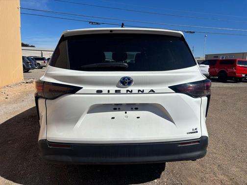 2024 Toyota Sienna LE
