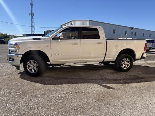 2020 RAM 2500 Laramie Crew Cab 4X4 6'4' Box