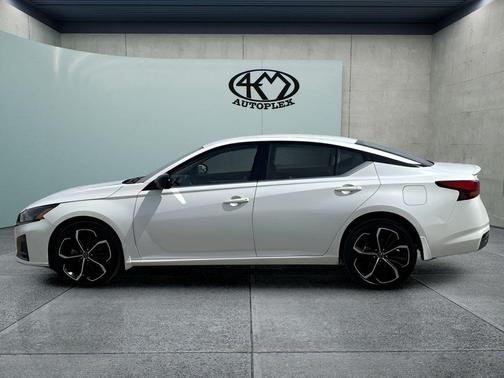 Pearl White Tricoat 2023 Nissan Altima SR Intelligent AWD