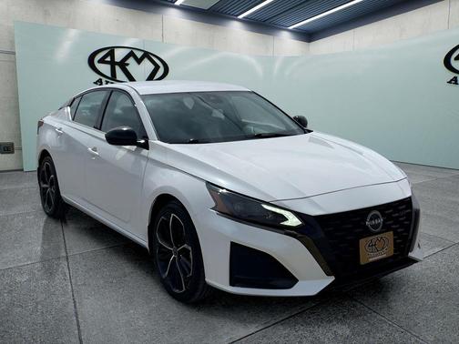 Pearl White Tricoat 2023 Nissan Altima SR Intelligent AWD