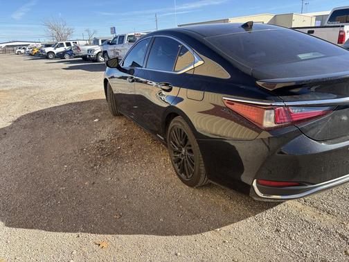 2020 Lexus ES 300h Base