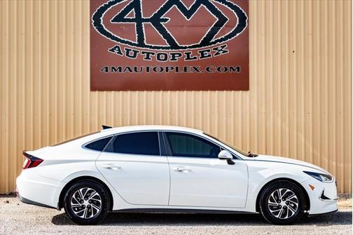 2022 Hyundai SONATA Hybrid Base