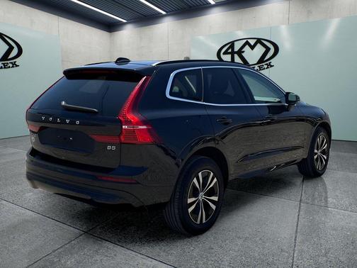 Black 2023 Volvo XC60 B5 Core