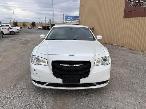 2018 Chrysler 300 Touring