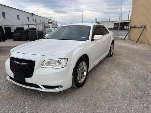 2018 Chrysler 300 Touring