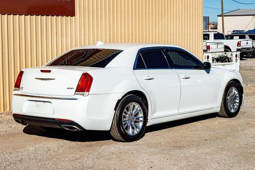 2018 Chrysler 300 Touring