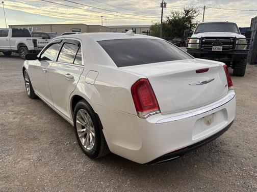 2018 Chrysler 300 Touring