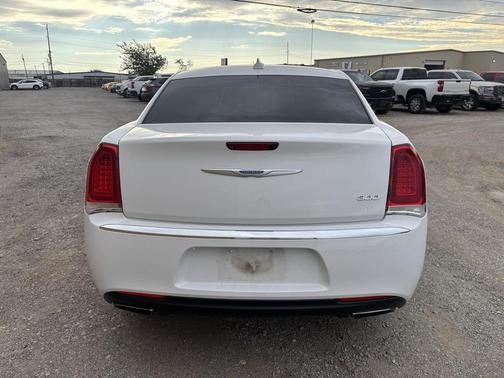 2018 Chrysler 300 Touring