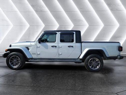 Silver Zynith Clearcoat 2022 Jeep Gladiator Overland