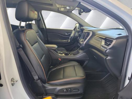 White Frost Tri-Coat 2023 GMC Acadia AT4