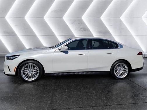 2025 BMW 530 i xDrive