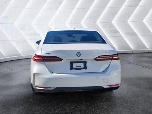 2025 BMW 530 i xDrive