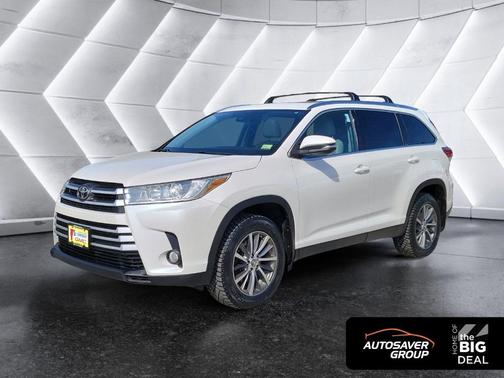White 2019 Toyota Highlander XLE