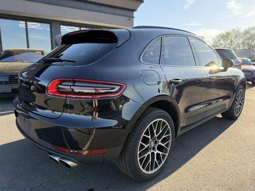 Black 2018 Porsche Macan Macan