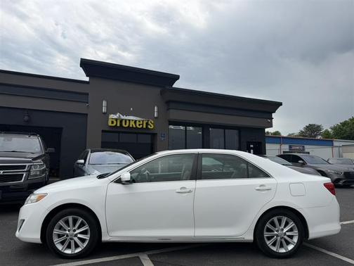 Super White 2012 Toyota Camry XLE