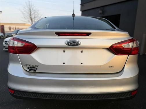 Ingot Silver Metallic 2012 Ford Focus SE