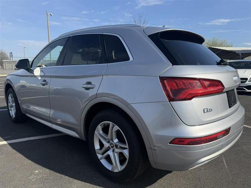 Florett Silver Metallic 2018 Audi Q5 2.0T Premium Plus