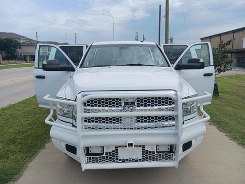 Bright White Clearcoat 2017 RAM 2500 Tradesman Crew Cab 4x2 8' Box