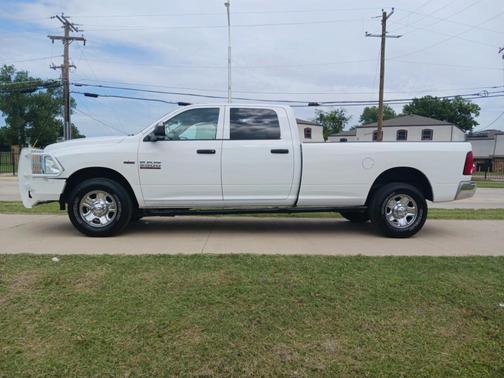 Bright White Clearcoat 2017 RAM 2500 Tradesman Crew Cab 4x2 8' Box