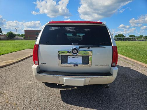 2011 Cadillac Escalade Luxury