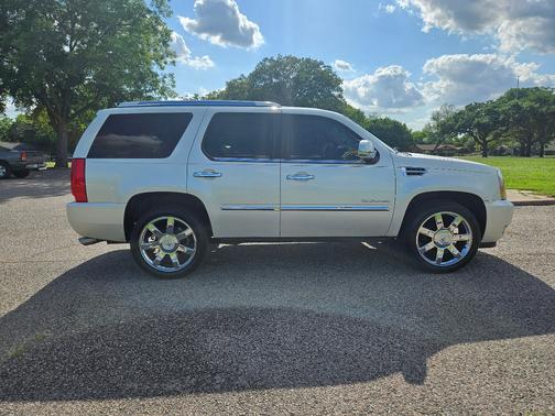 2011 Cadillac Escalade Luxury