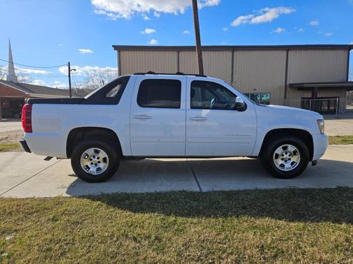 Summit White 2011 Chevrolet Avalanche 1500 LS