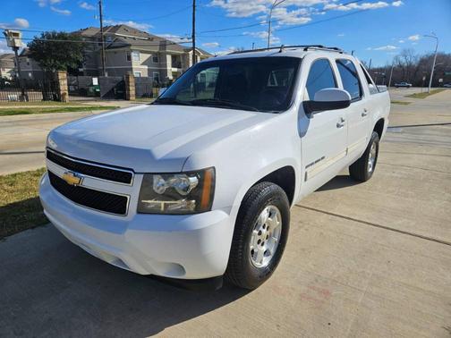Summit White 2011 Chevrolet Avalanche 1500 LS