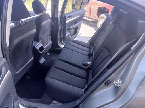 2011 Subaru Legacy 2.5 i